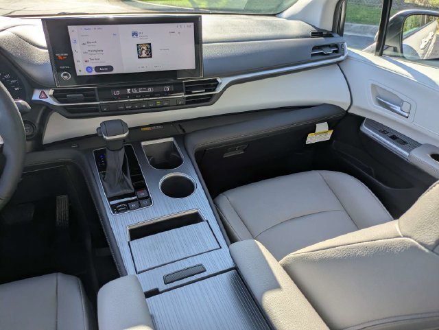 Certified 2026 Toyota Sienna XLE FWD image 21