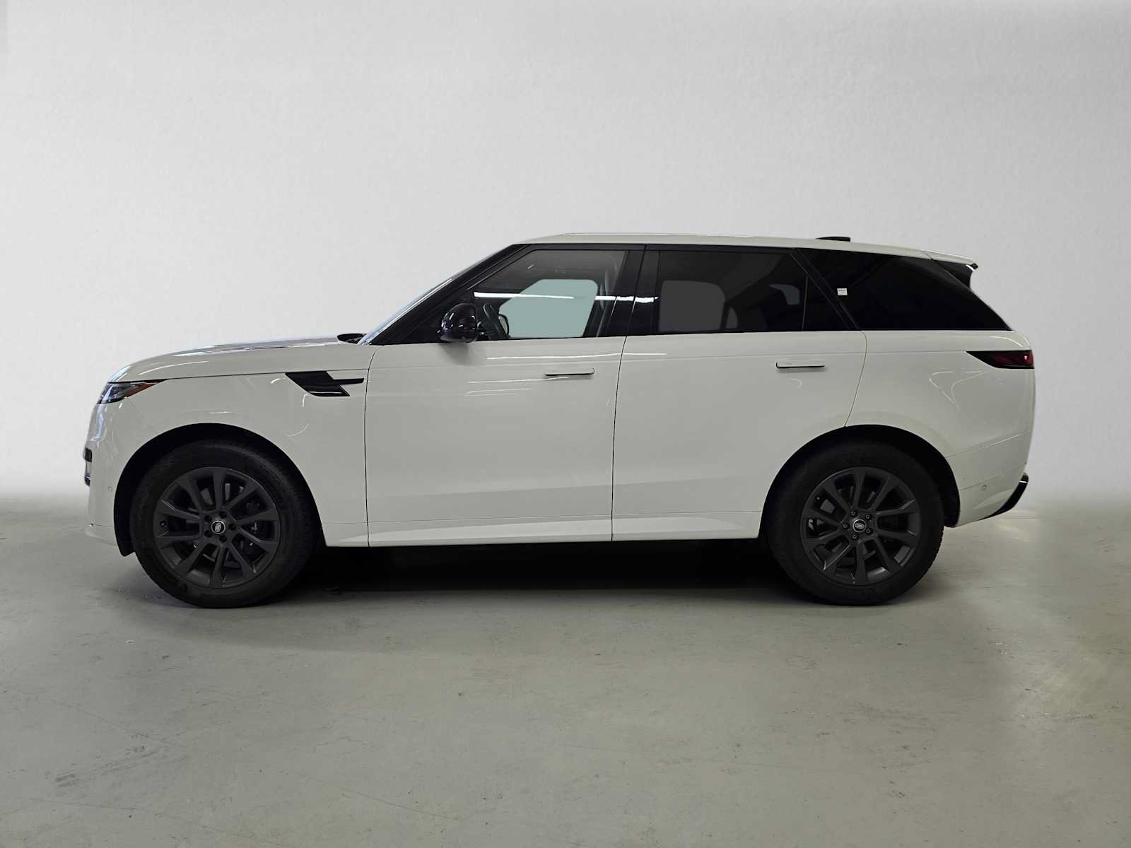 Used 2024 Land Rover Range Rover Sport Dynamic SE AWD/4WD image 2