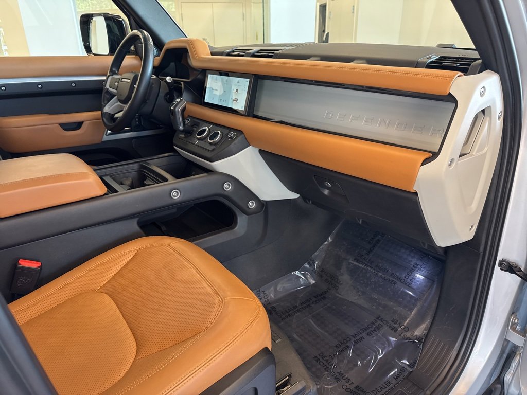 Used 2023 Land Rover Defender 110 SE image 24