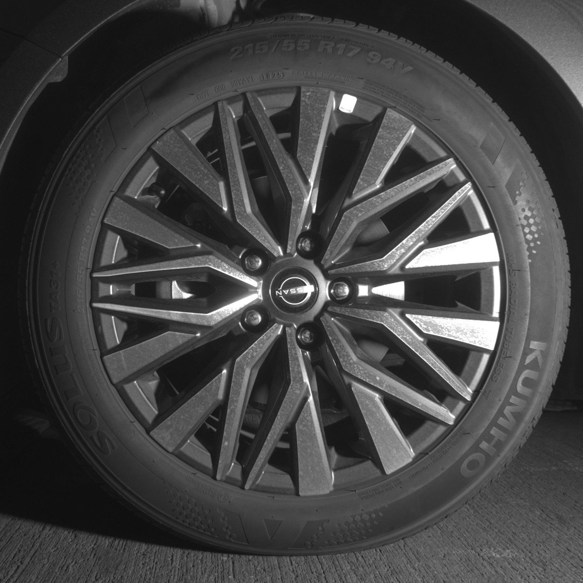 Used 2025 Nissan Altima 2.5 SV FWD image 12