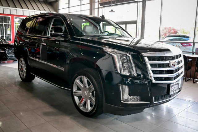 Used 2017 Cadillac Escalade Luxury AWD/4WD image 3