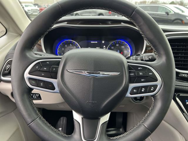 Used 2023 Chrysler Pacifica Limited image 17