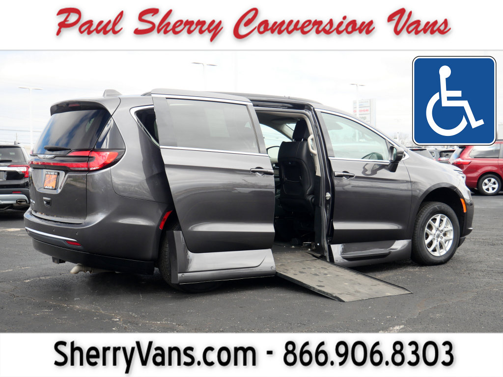 Used 2022 Chrysler Pacifica Touring-L FWD image 1
