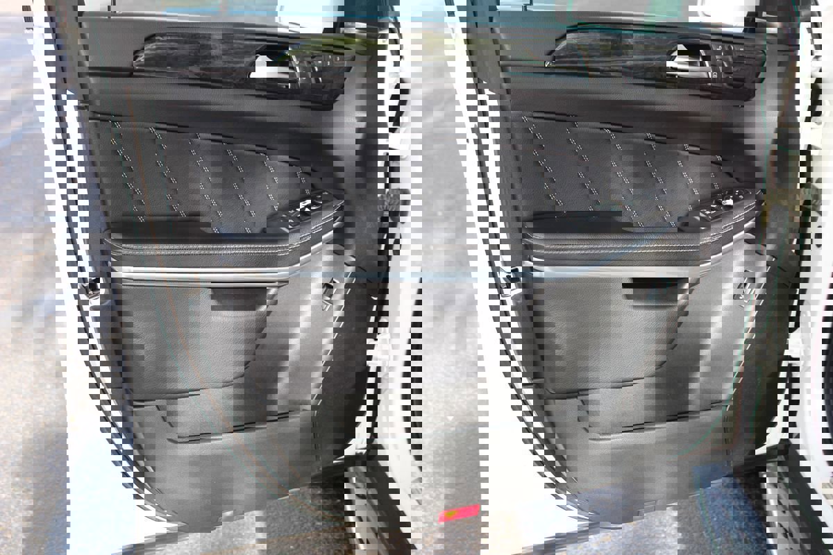 Used 2015 Mercedes-Benz GL 550 4MATIC image 13