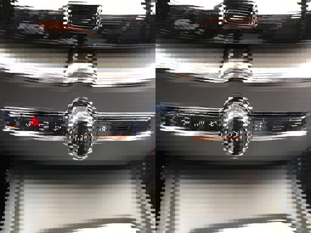 Used 2025 Volvo XC60 B5 Ultra w/ Protection Package Premier image 27