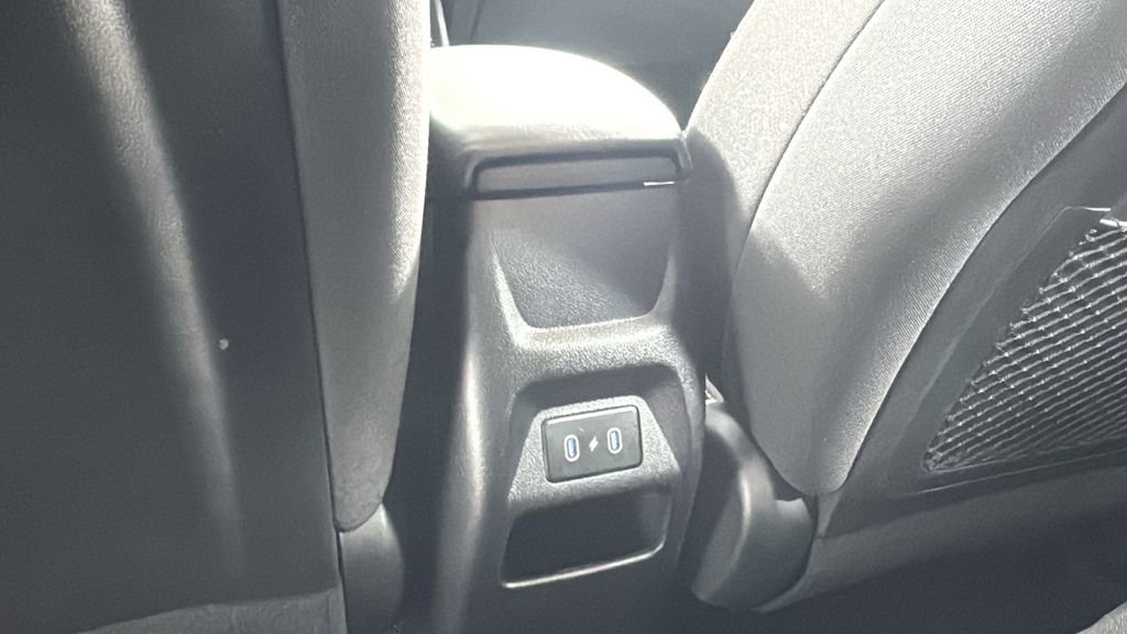 Used 2025 Hyundai Venue SEL image 35