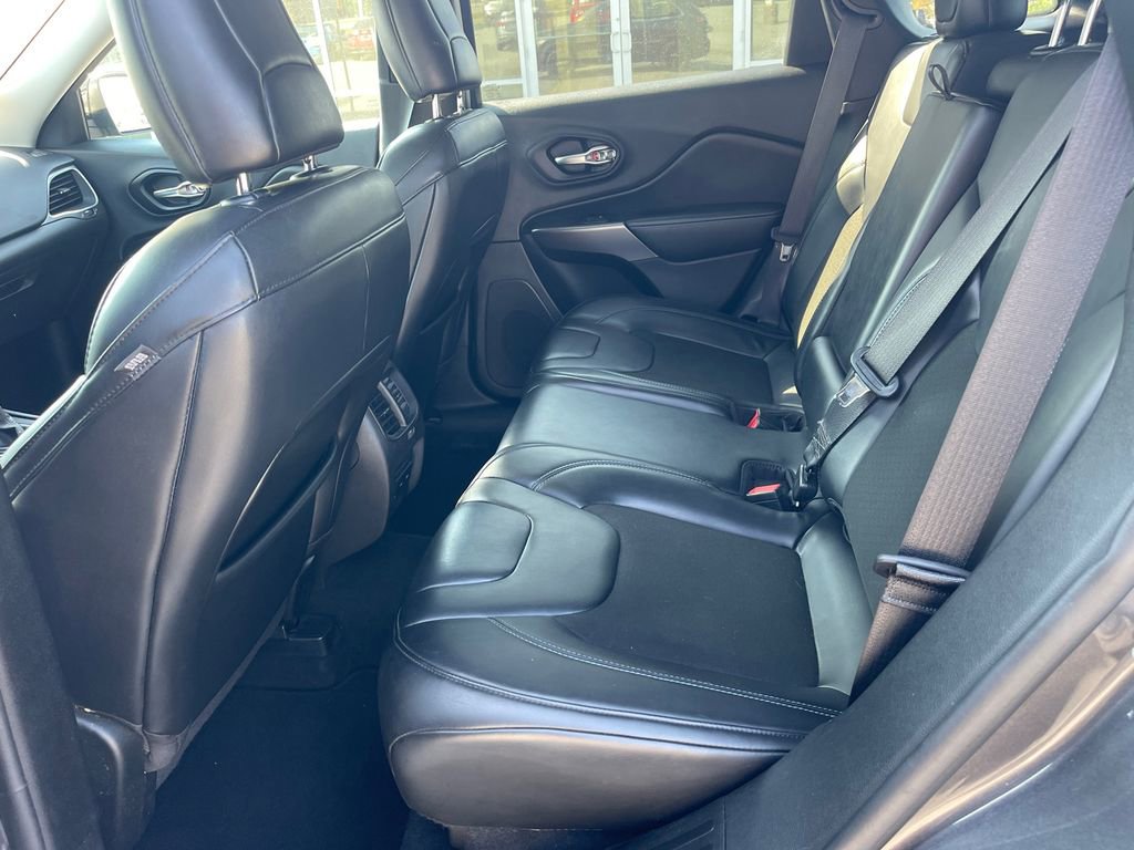 Used 2020 Jeep Cherokee Latitude Plus image 23