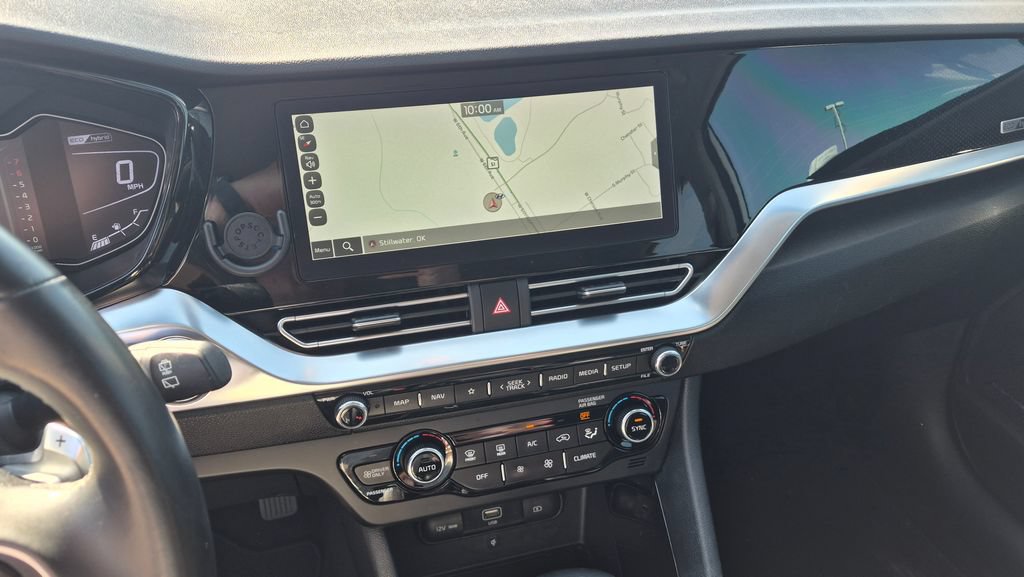 Used 2022 Kia Niro Touring Special Edition FWD image 14