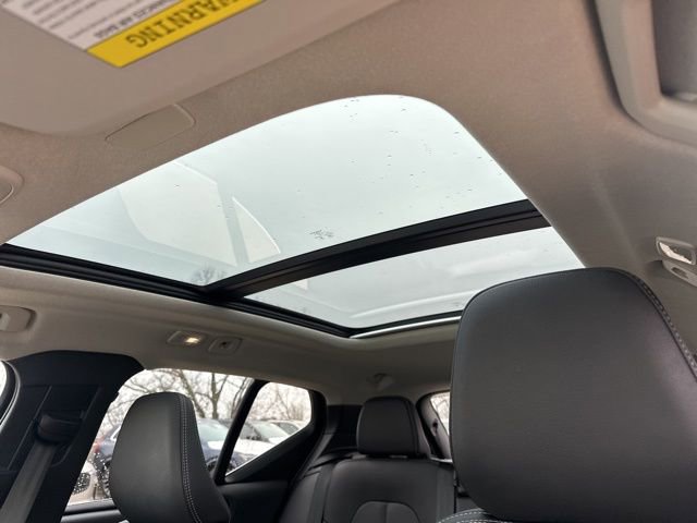 Certified 2024 Volvo XC40 B5 Plus w/ Protection Package Premier image 18