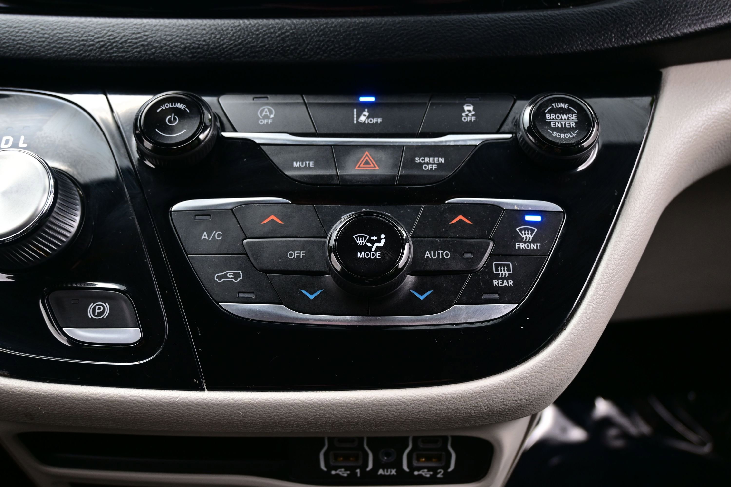 Used 2022 Chrysler Pacifica Touring-L FWD image 22