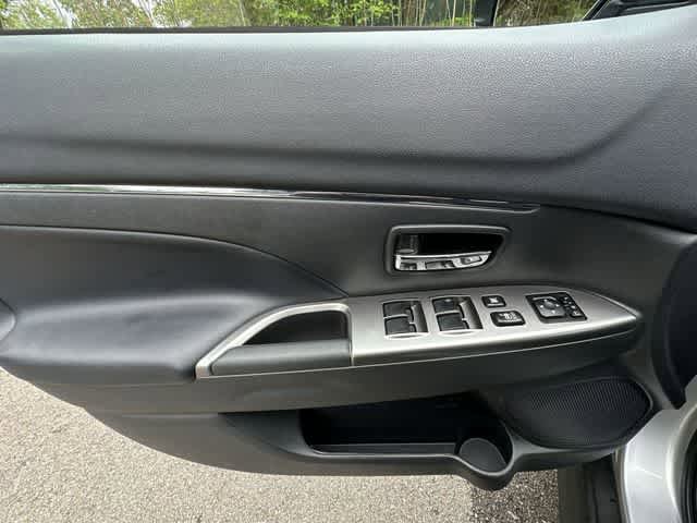Used 2025 Mitsubishi Outlander Sport SE AWD/4WD image 17