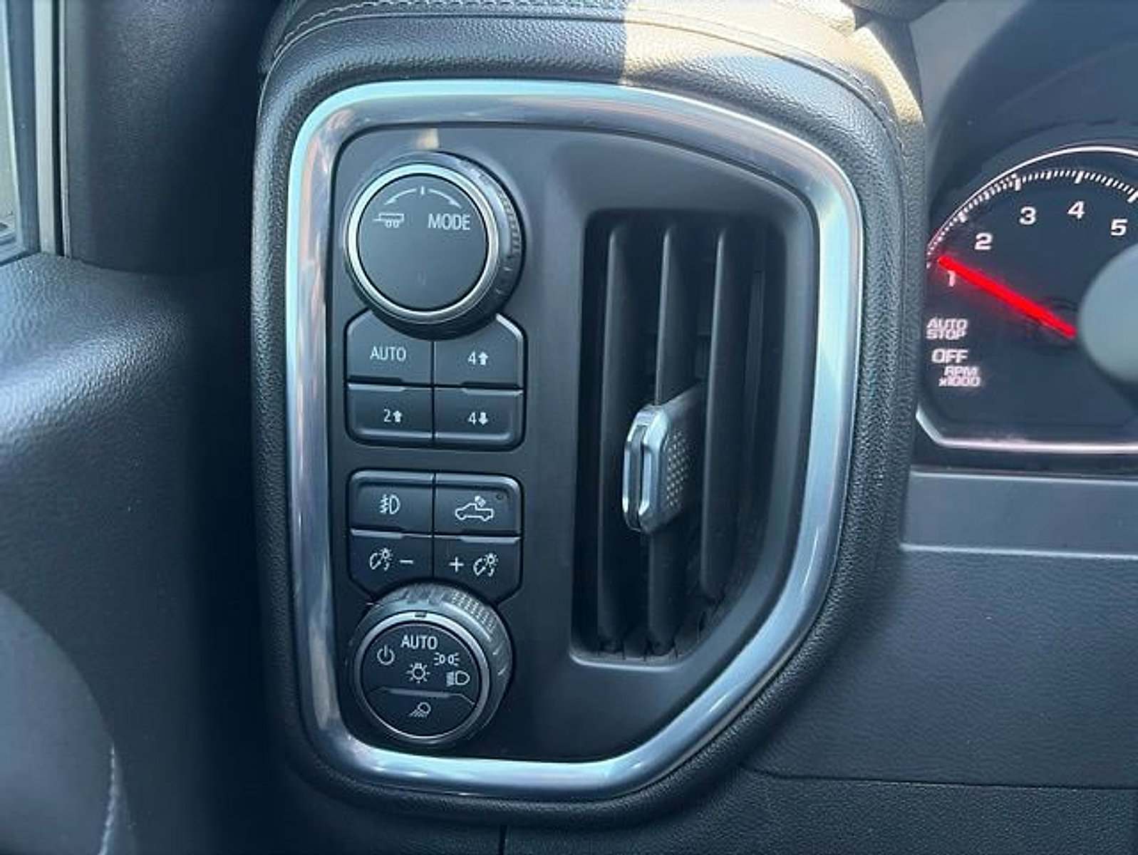 Certified 2020 Chevrolet Silverado 1500 LT Trail Boss AWD/4WD image 16