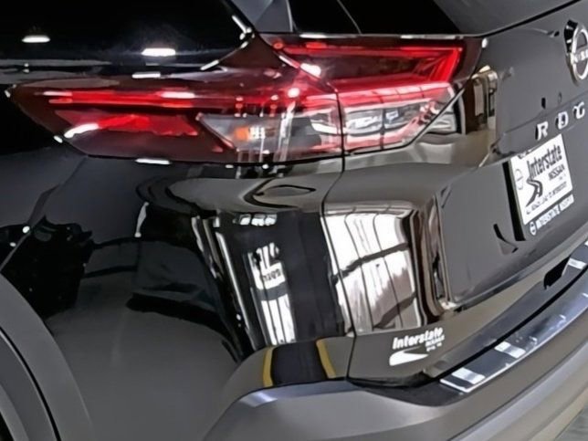 Used 2023 Nissan Rogue SV image 10