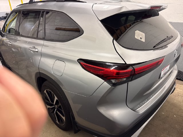 Used 2022 Toyota Highlander XSE AWD/4WD image 5