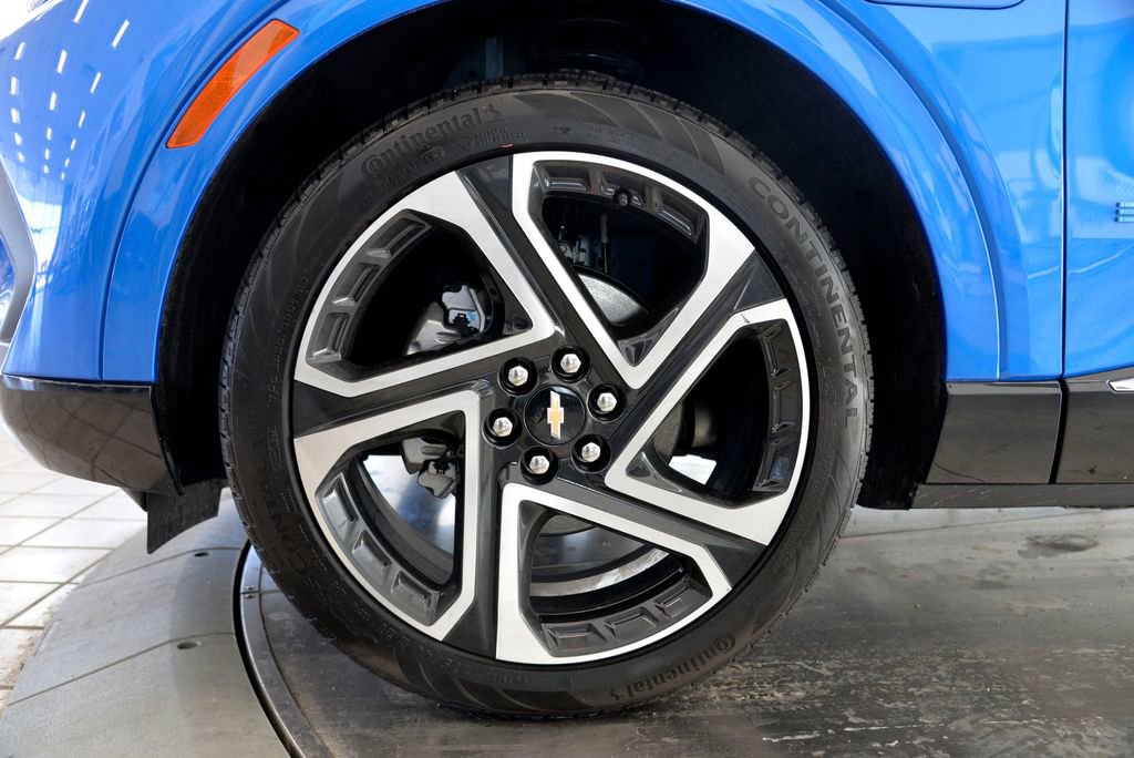 Used 2025 Chevrolet Equinox EV LT w/ Convenience Package II image 10