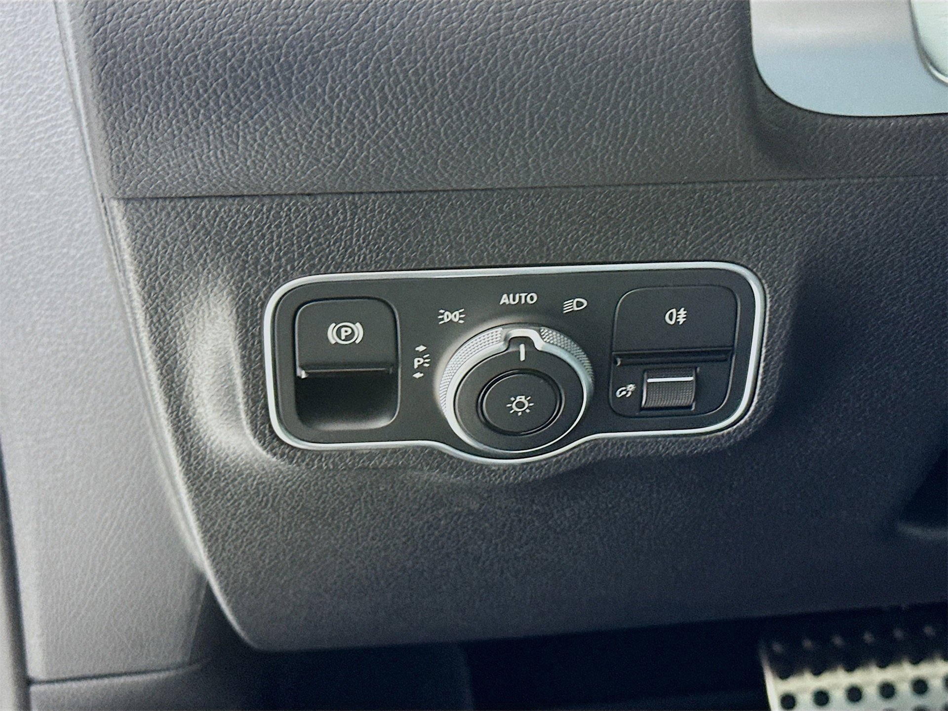 New 2026 Mercedes-Benz GLB 35 AMG 4MATIC image 11