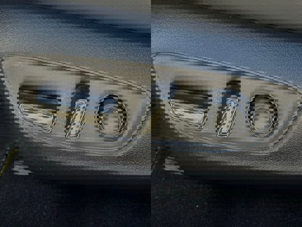 Used 2021 Toyota RAV4 Limited image 35