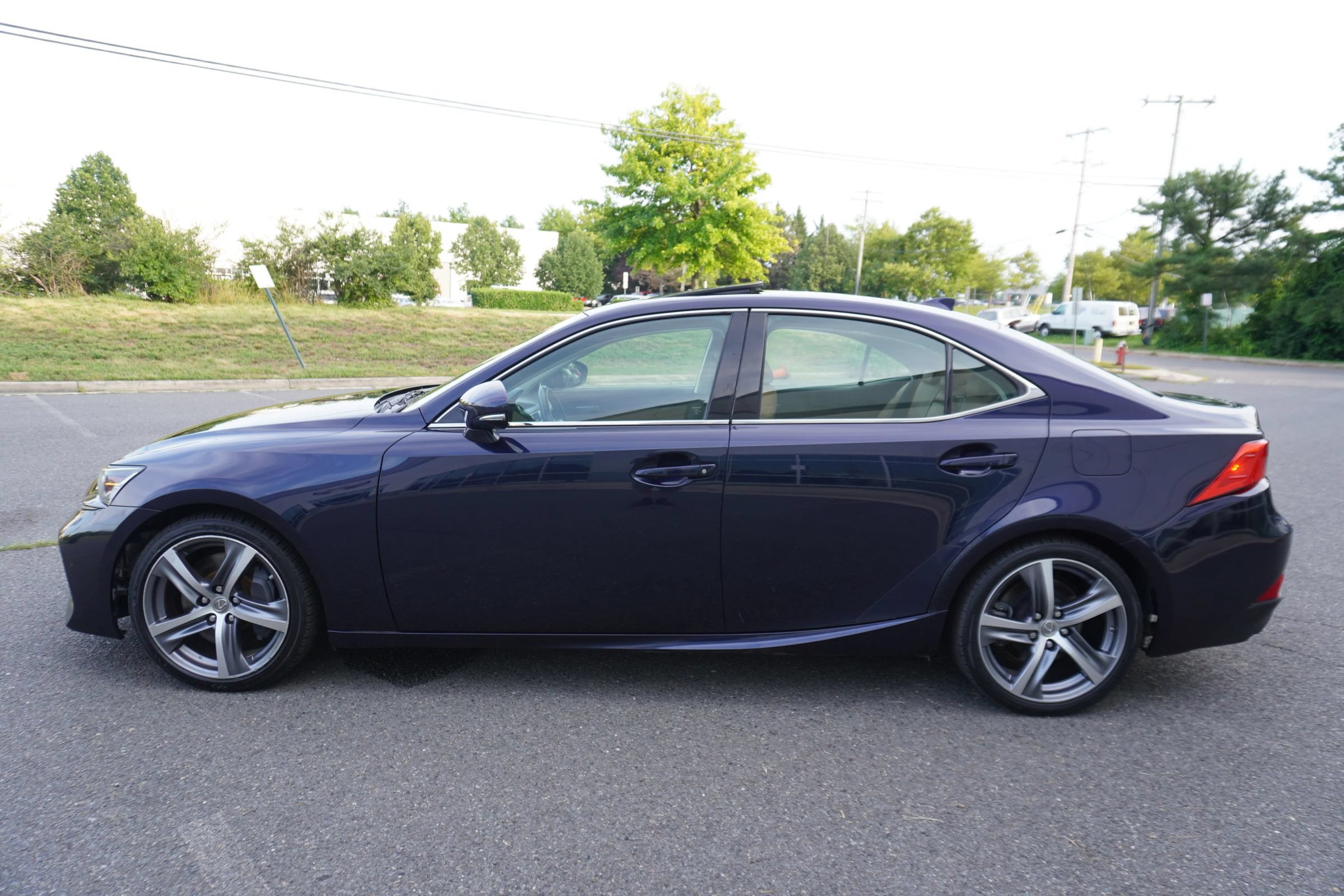 Used 2017 Lexus IS 200t w/ Premium Package RWD image 4