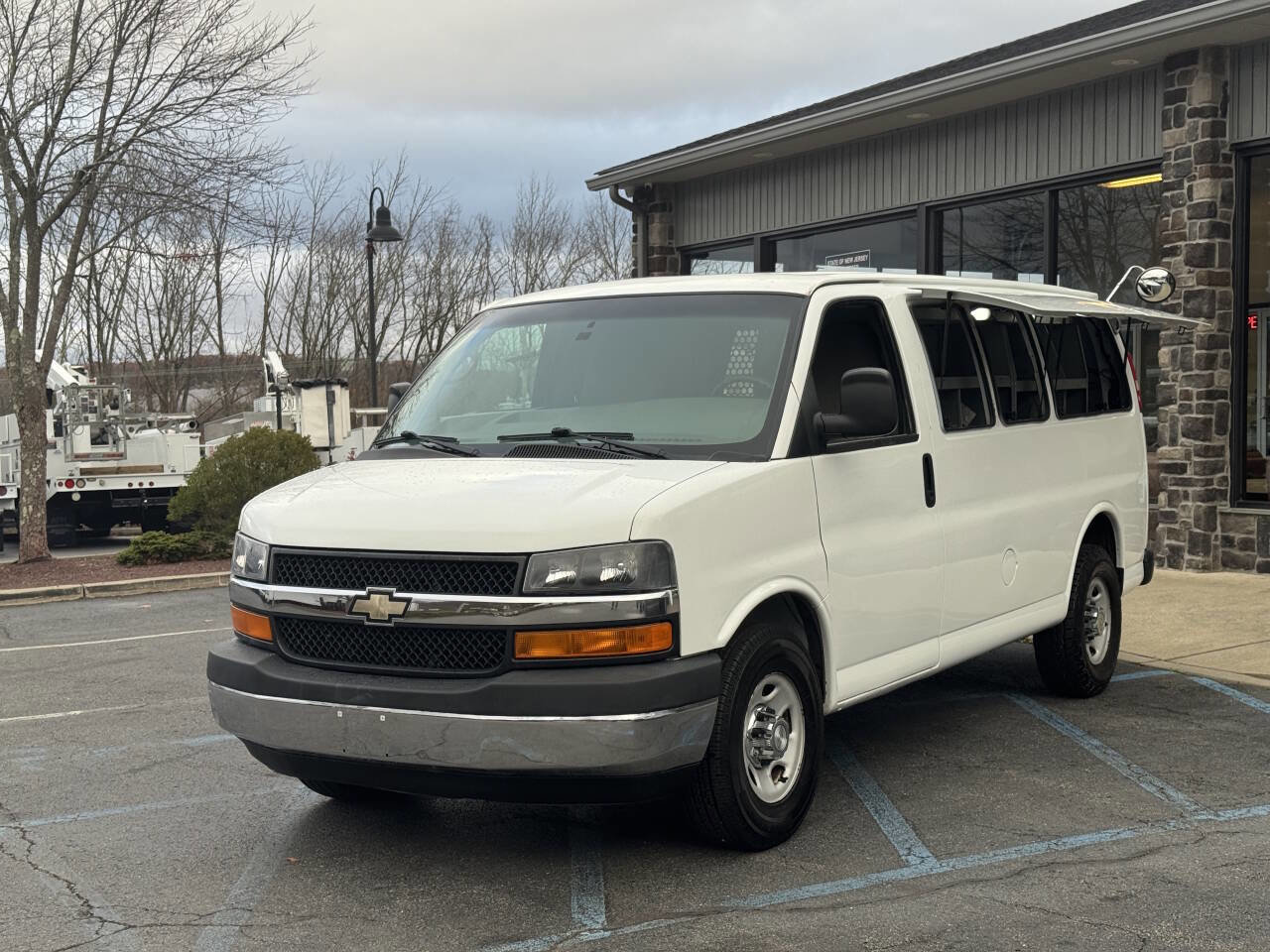 Used 2011 Chevrolet Express 2500 w/ Express Access Plus Package image 2