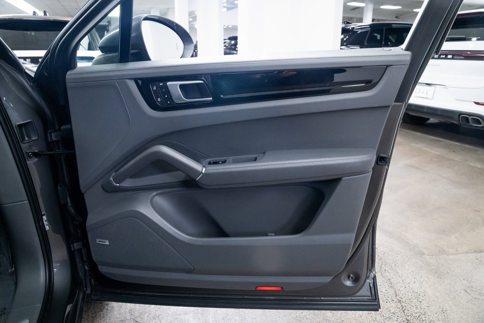 Used 2022 Porsche Cayenne Coupe image 24