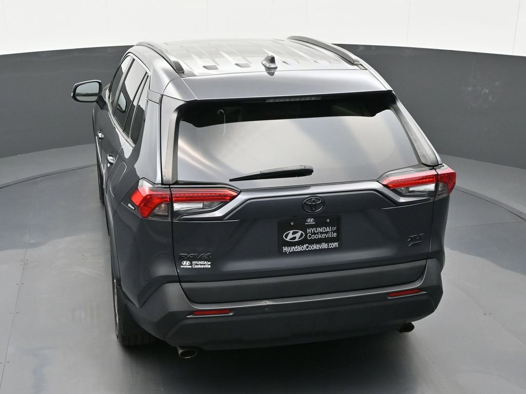 Used 2021 Toyota RAV4 XLE Premium image 38