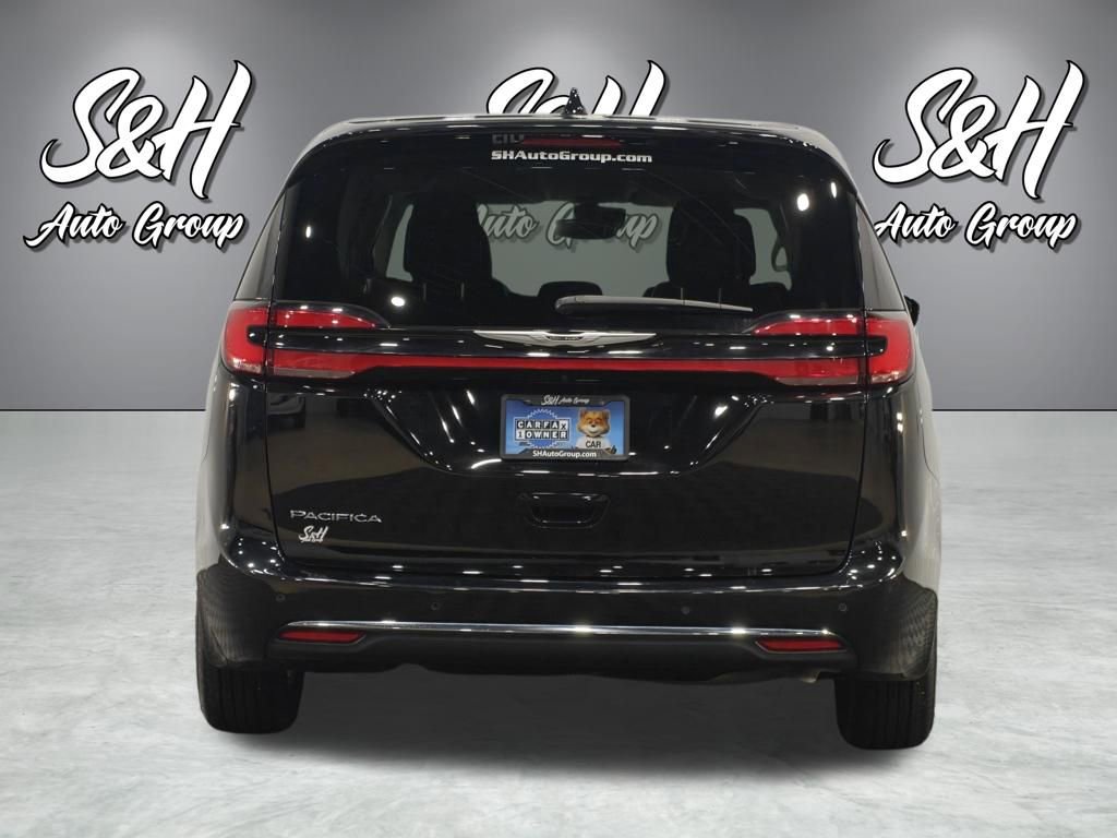 Used 2024 Chrysler Pacifica Touring-L image 16