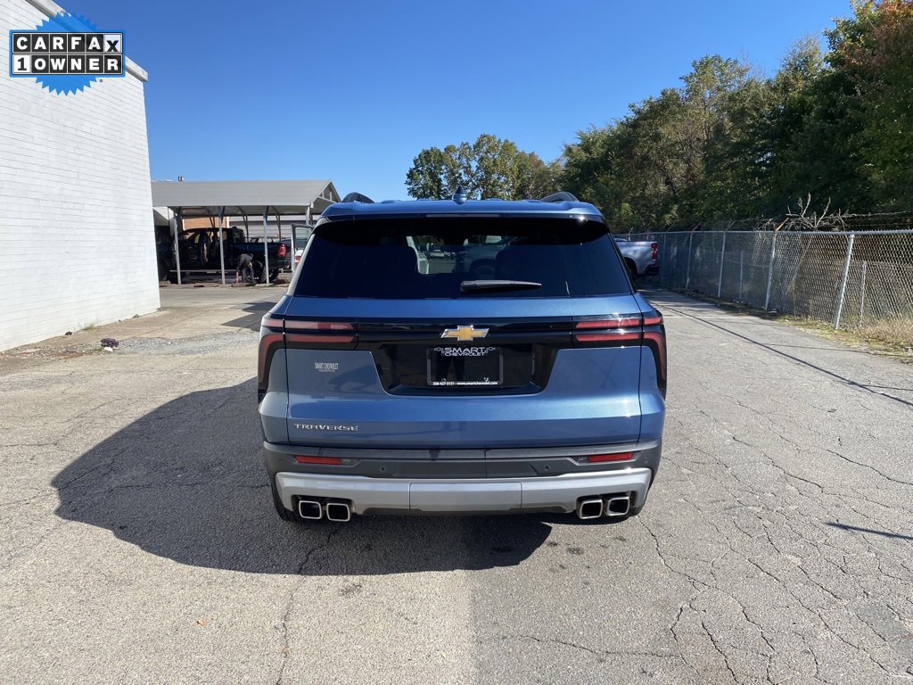 Used 2025 Chevrolet Traverse LT image 3