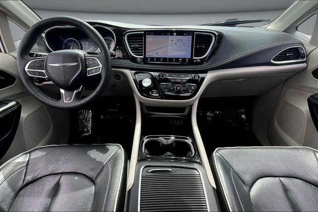 Used 2023 Chrysler Pacifica Limited image 7