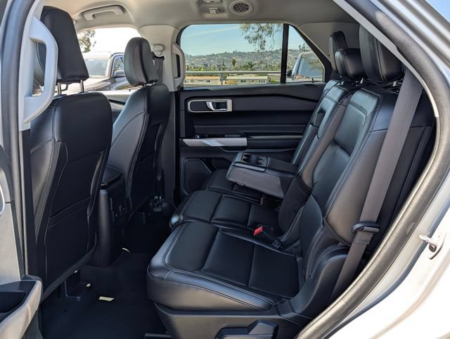 Used 2024 Ford Explorer XLT w/ Equipment Group 202A RWD image 13