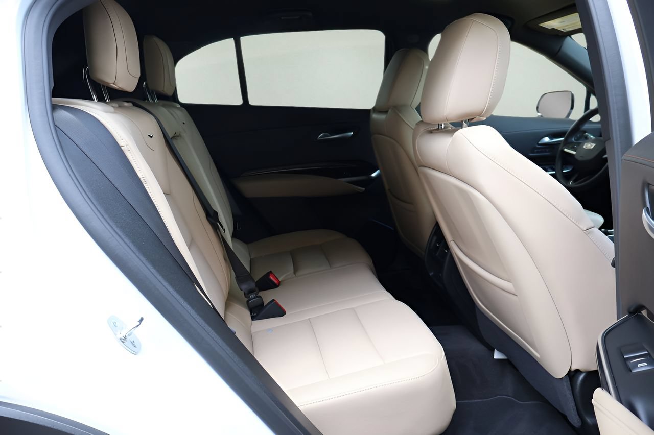 Certified 2025 Cadillac XT4 Premium Luxury w/ Technology Package FWD image 18