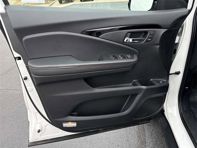 Used 2025 Honda Ridgeline Black Edition image 7