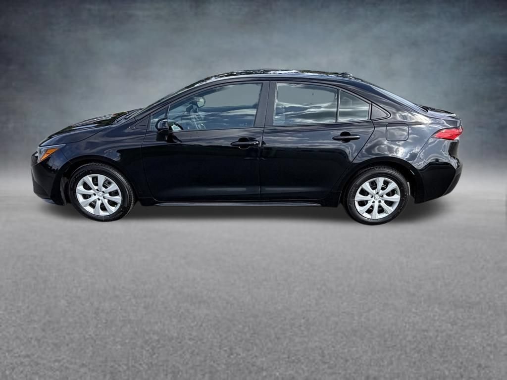 Used 2025 Toyota Corolla LE FWD image 2