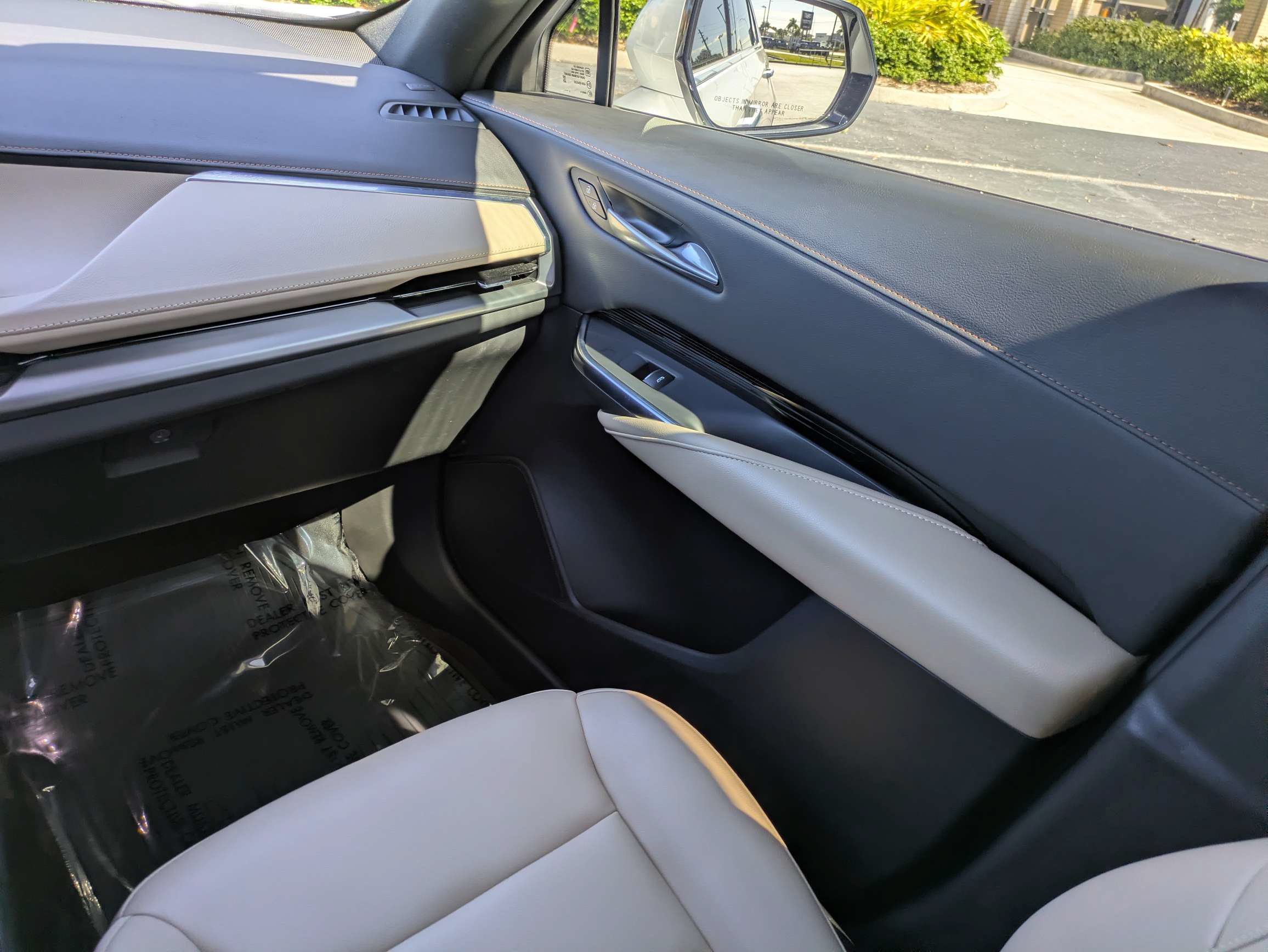 Used 2024 Cadillac XT4 Luxury w/ Cold Weather Package FWD image 14