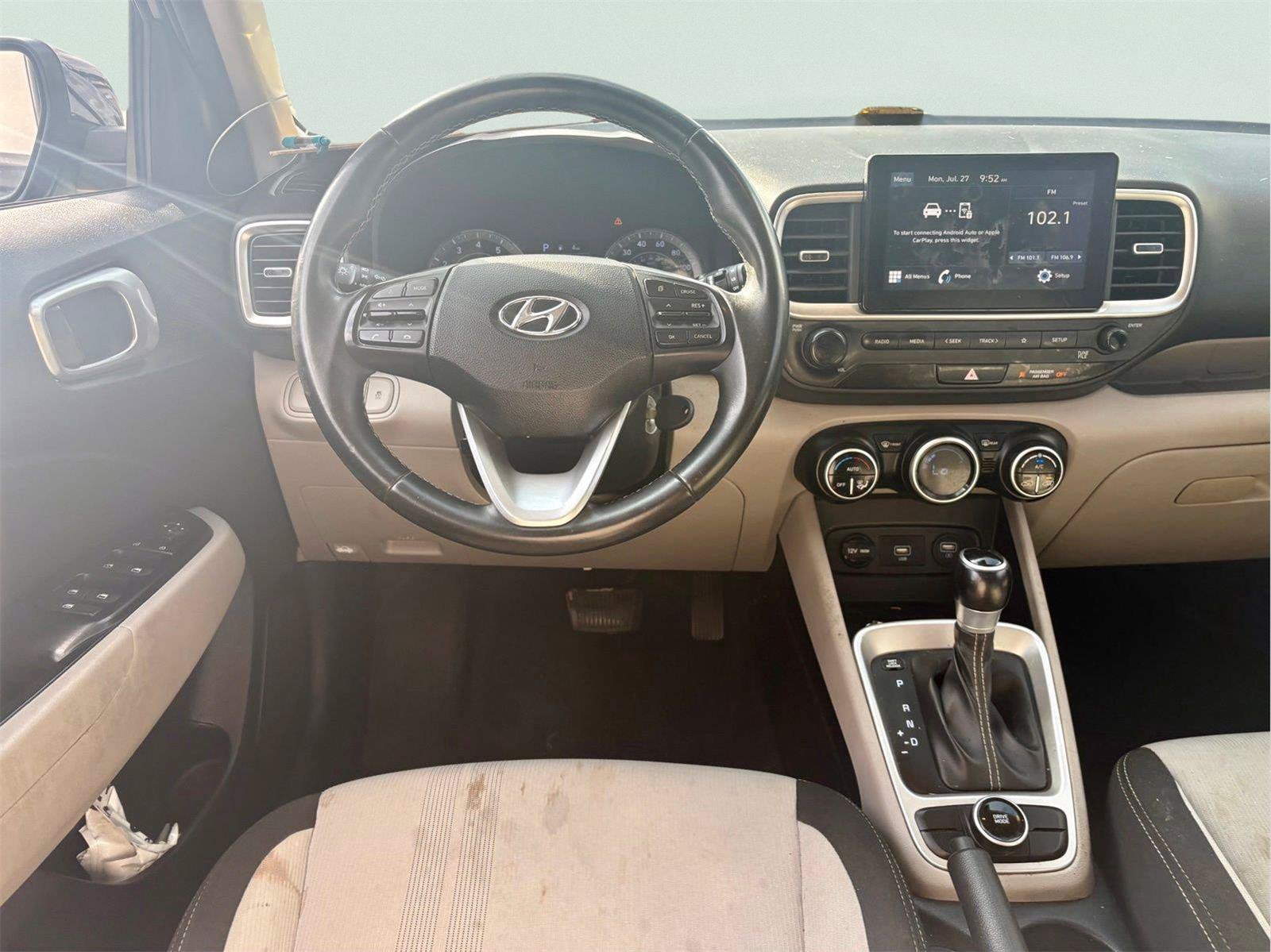 Used 2021 Hyundai Venue SEL FWD image 8