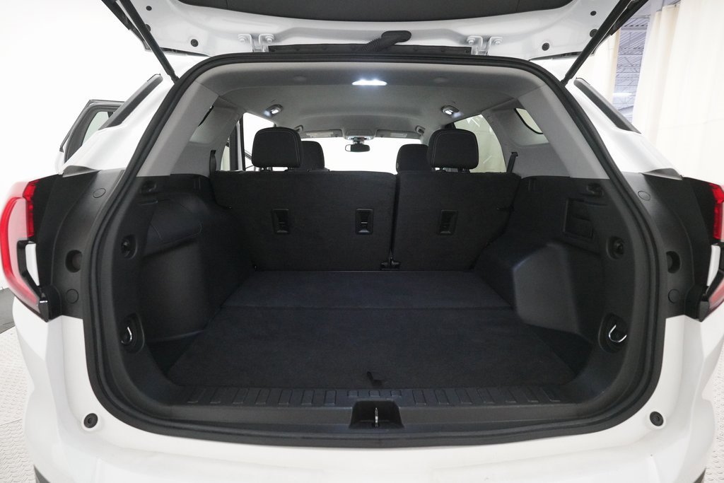 Used 2023 GMC Terrain SLE w/ Driver Convenience Package image 10