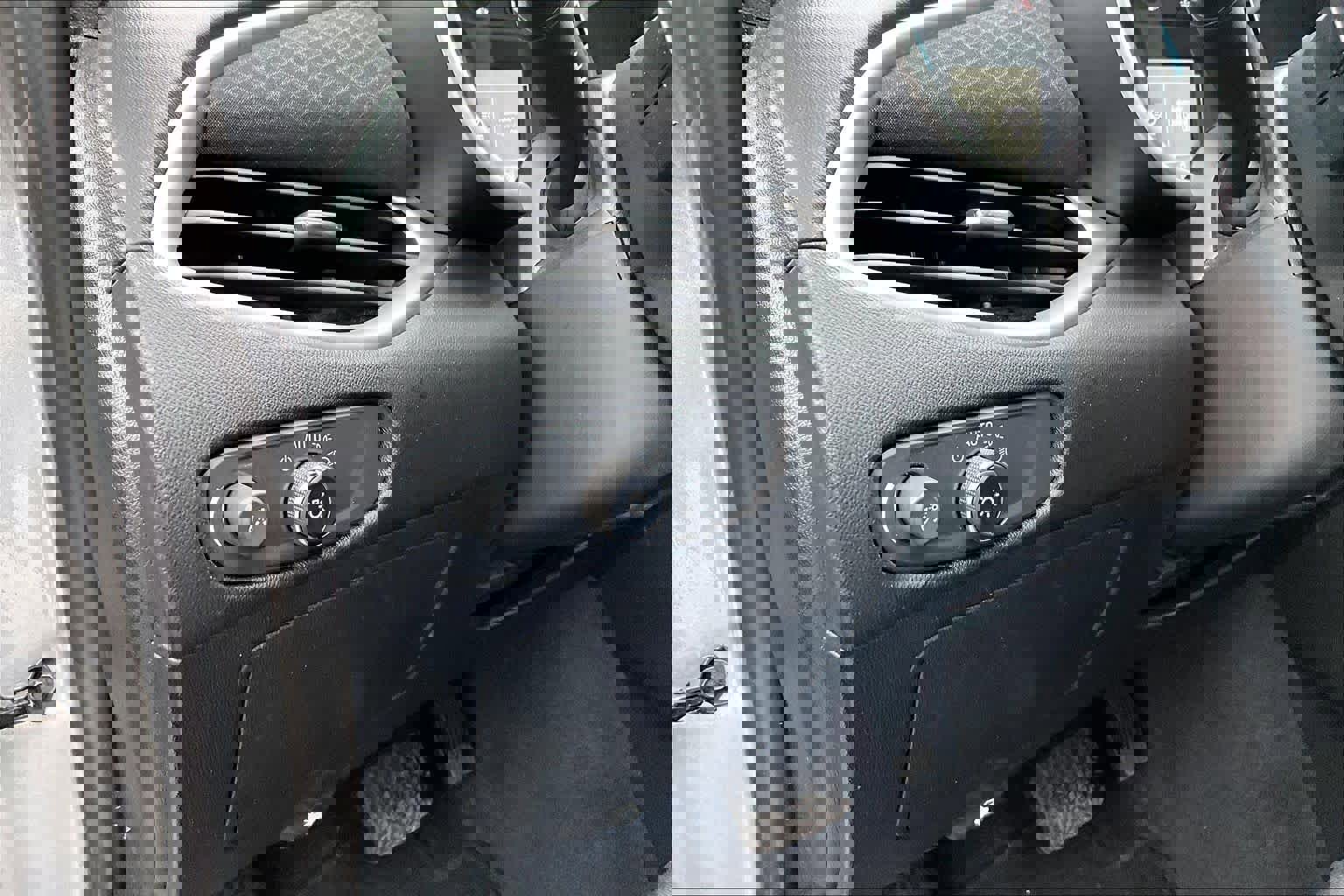 Used 2024 Chevrolet Malibu LT image 37