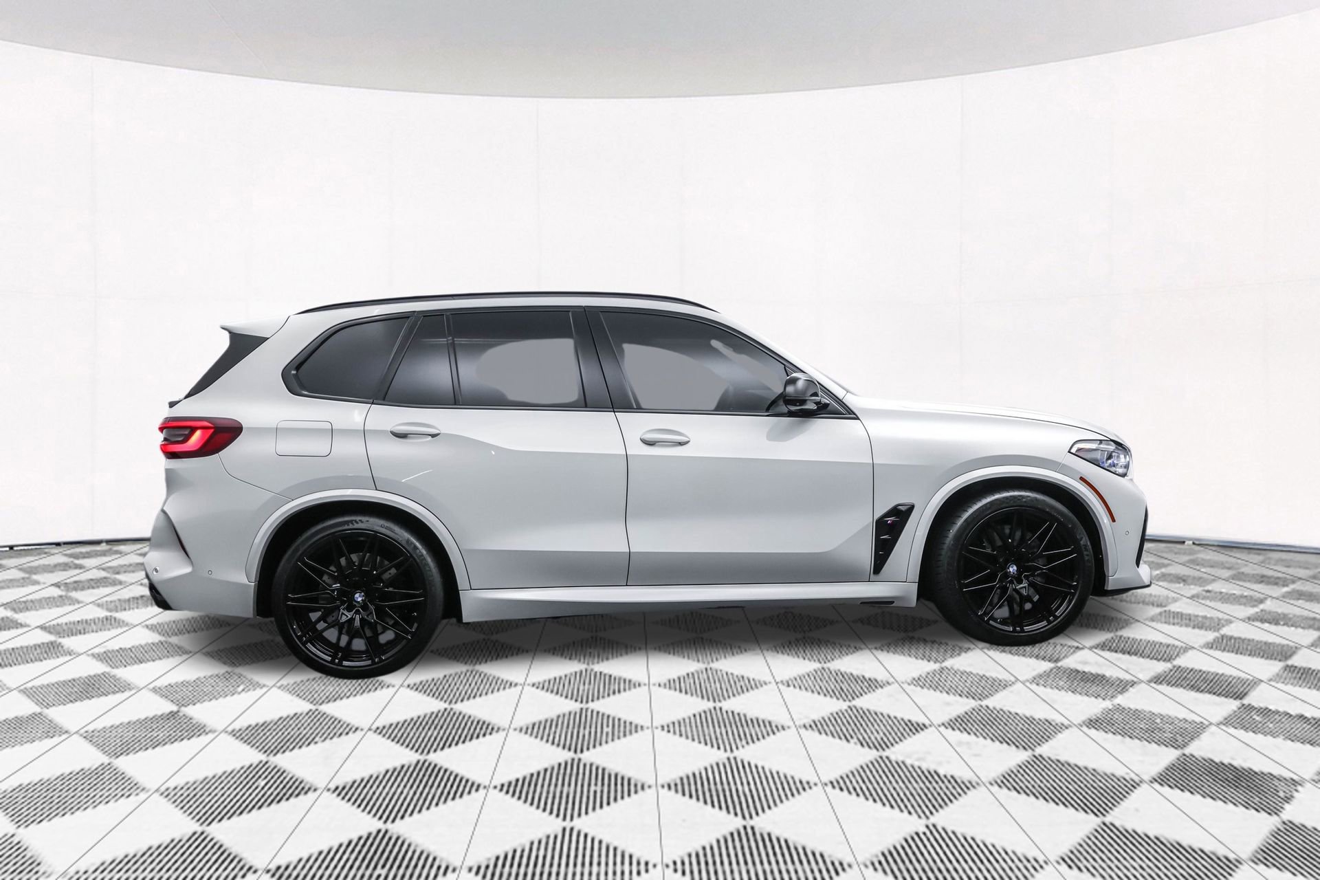 Used 2020 BMW X5 M Competition w/ Executive Package image 49