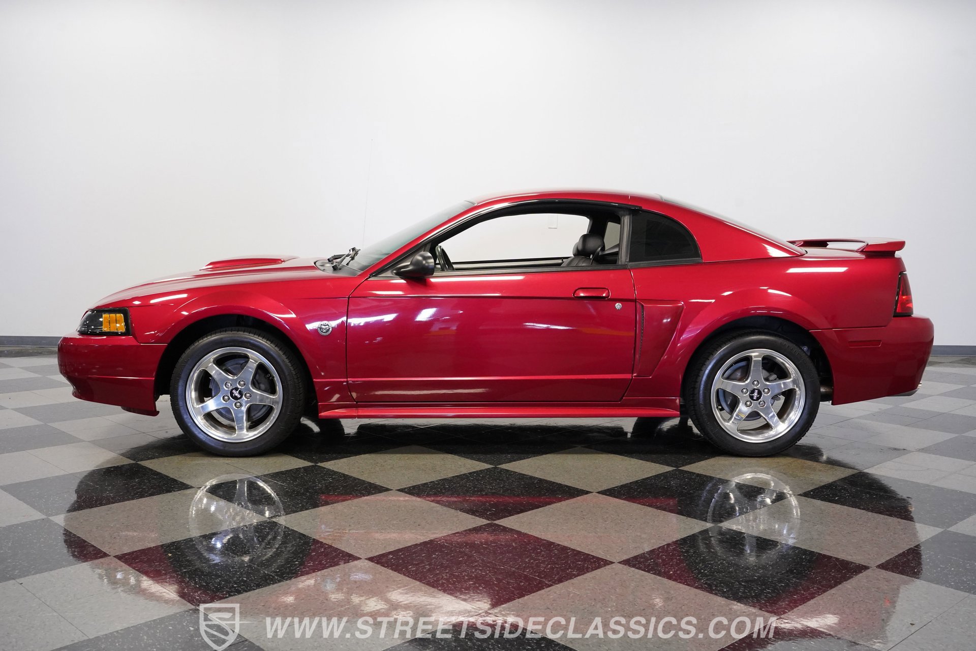 Used 2004 Ford Mustang GT RWD image 8