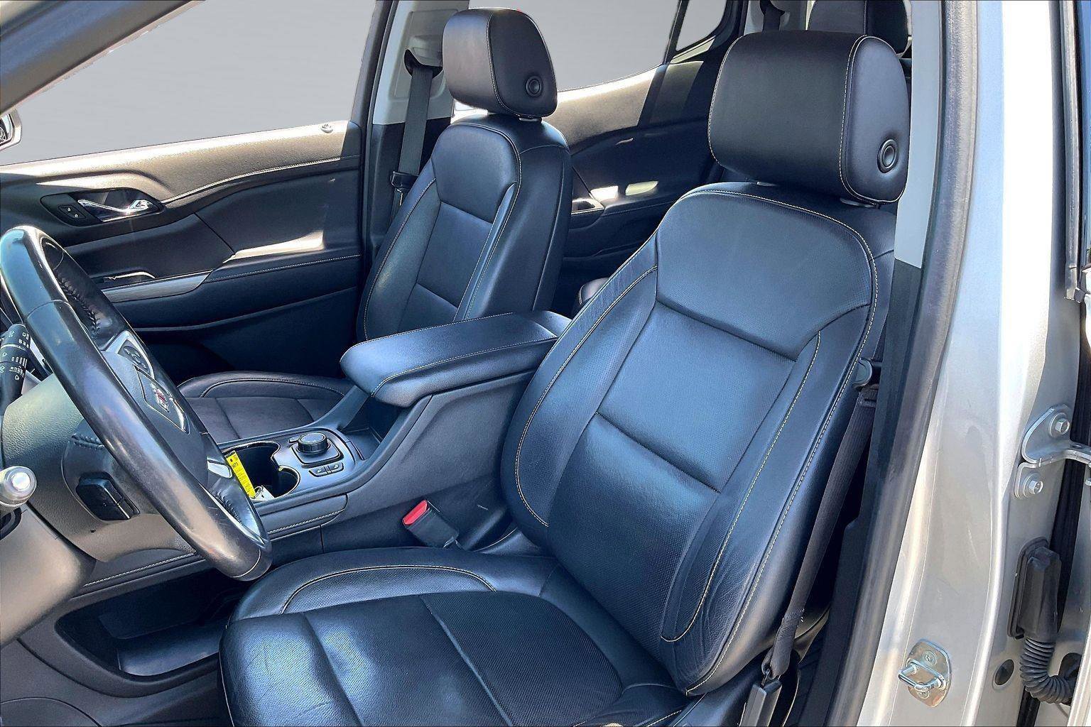 Used 2020 GMC Acadia SLT FWD image 25