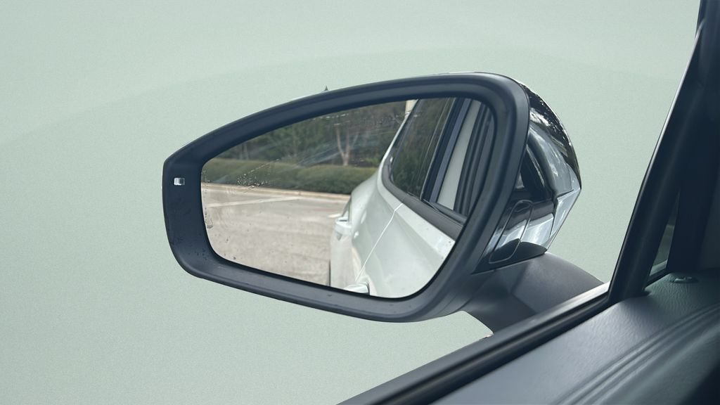 New 2026 Volkswagen Tiguan SE R-Line FWD image 11