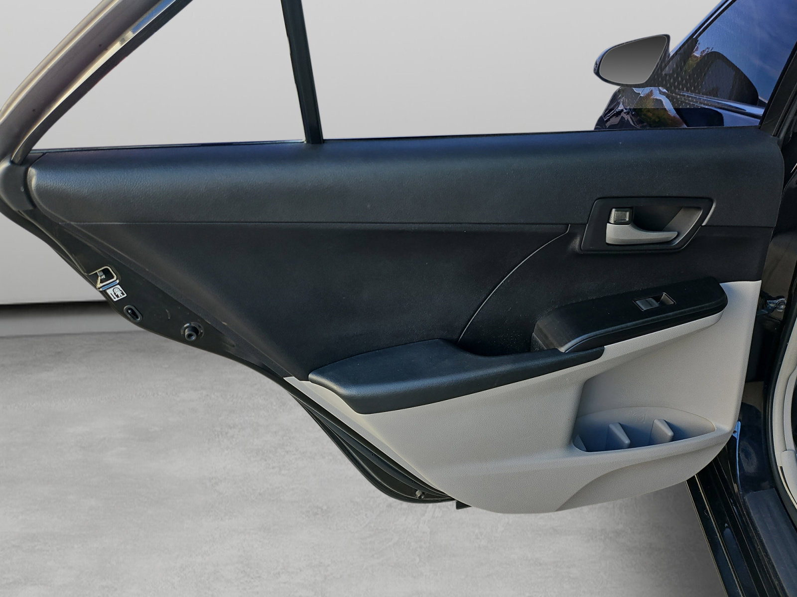 Used 2012 Toyota Camry FWD image 32