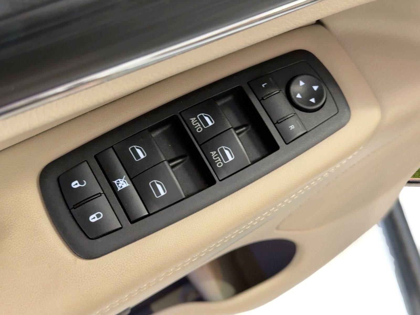 Used 2021 Jeep Grand Cherokee Limited image 13