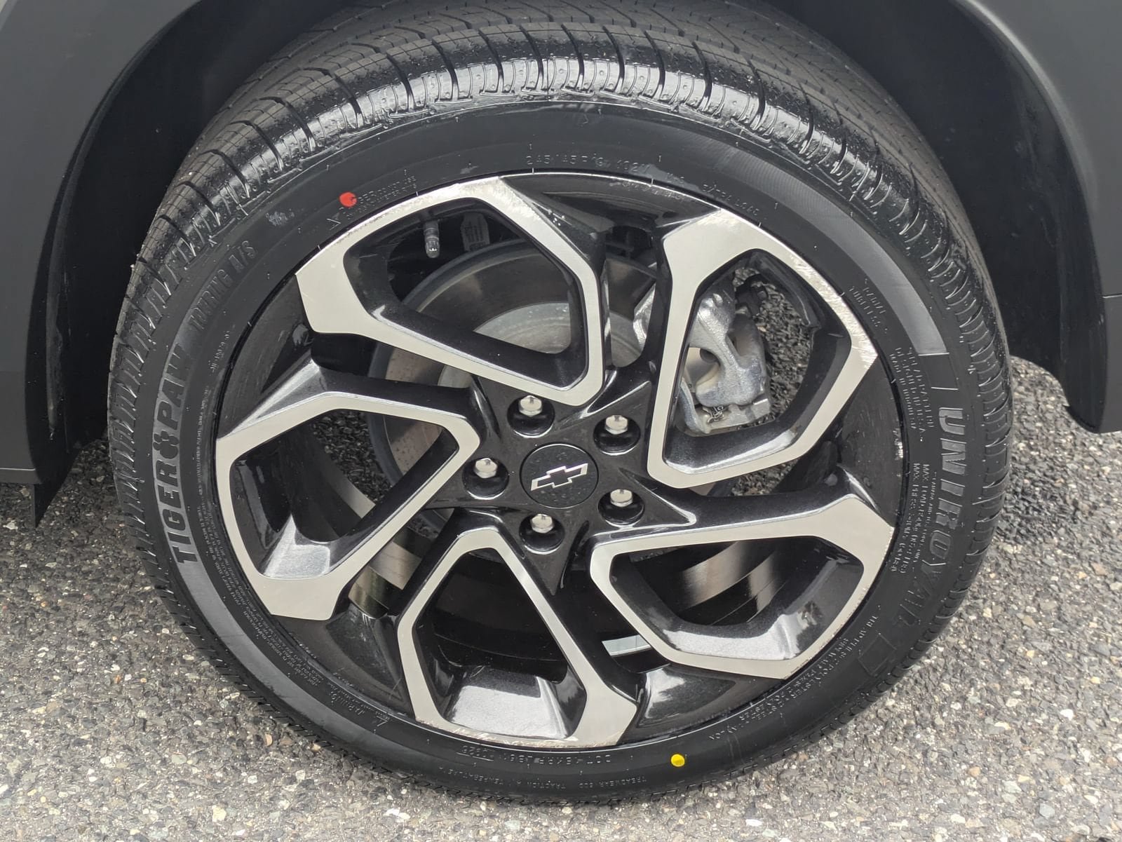 Used 2024 Chevrolet Trax RS w/ Sunroof Package FWD image 28