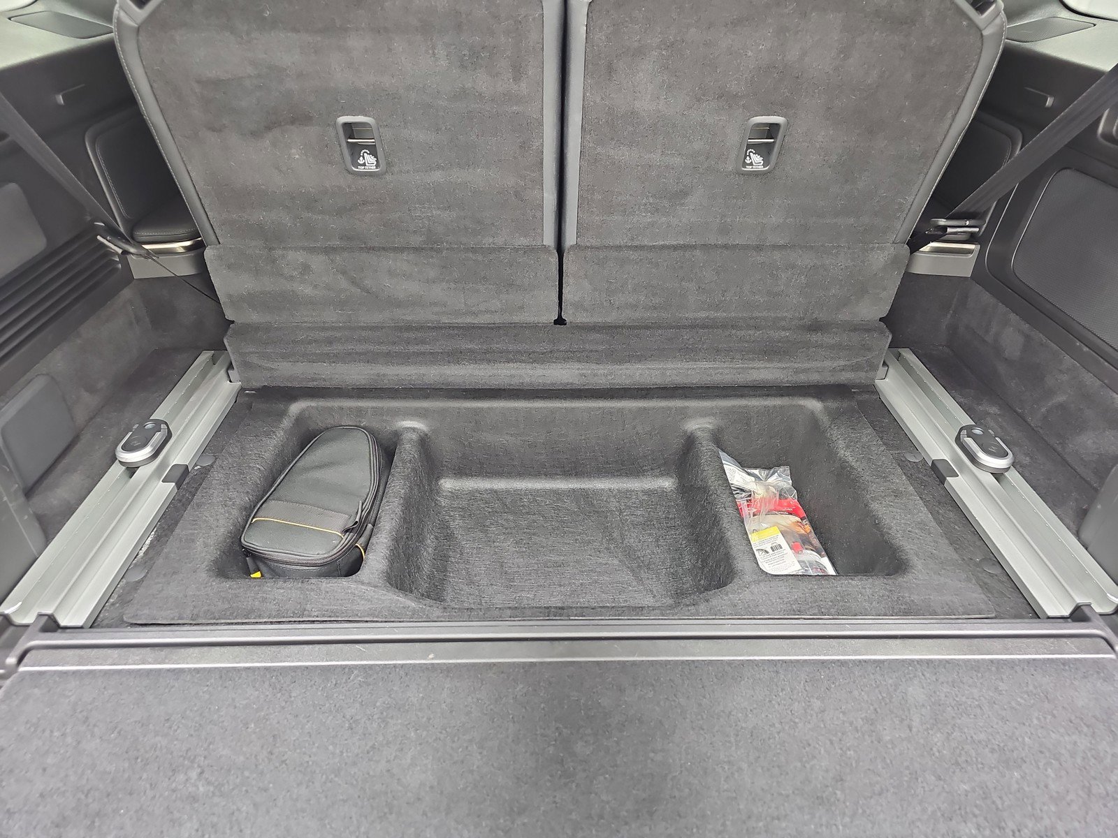 Used 2024 Rivian R1S Adventure image 26