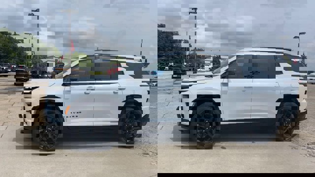 New 2026 Chevrolet Traverse RS w/ LPO, Floor Liner Package image 5