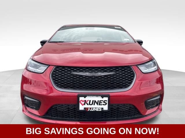 New 2026 Chrysler Pacifica Select w/ S Appearance Package image 4