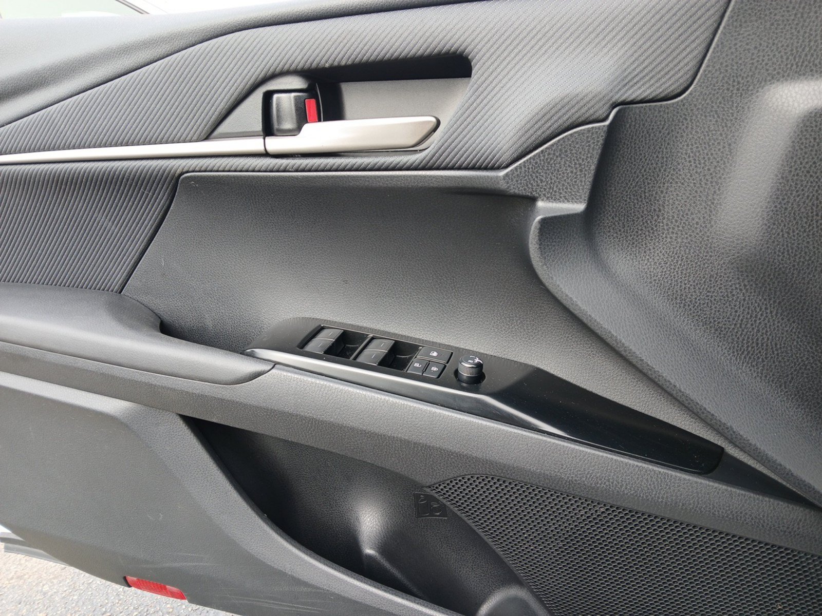 Used 2025 Toyota Camry SE FWD image 17