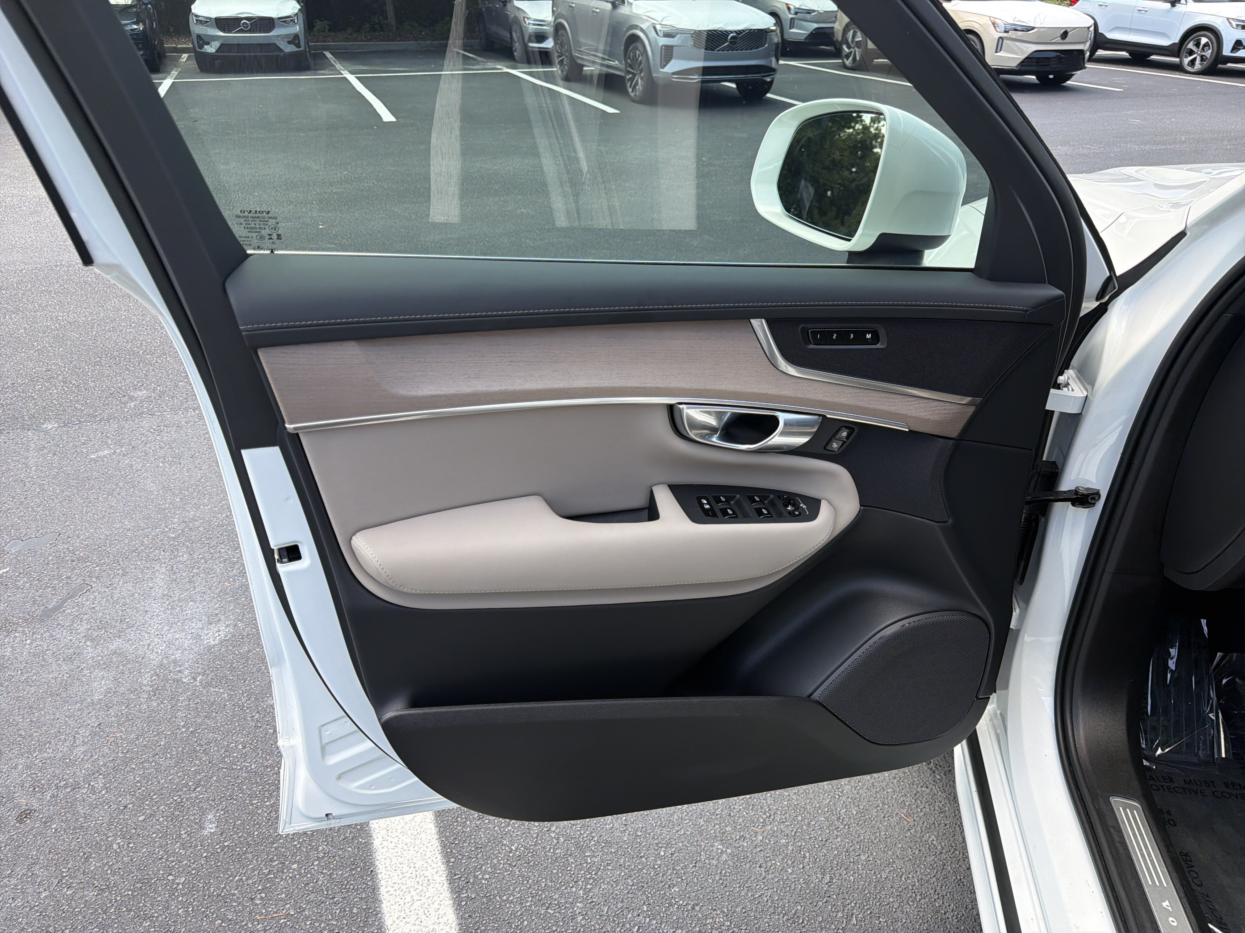 Certified 2026 Volvo XC90 B5 Plus w/ Protection Package Premier AWD/4WD image 14
