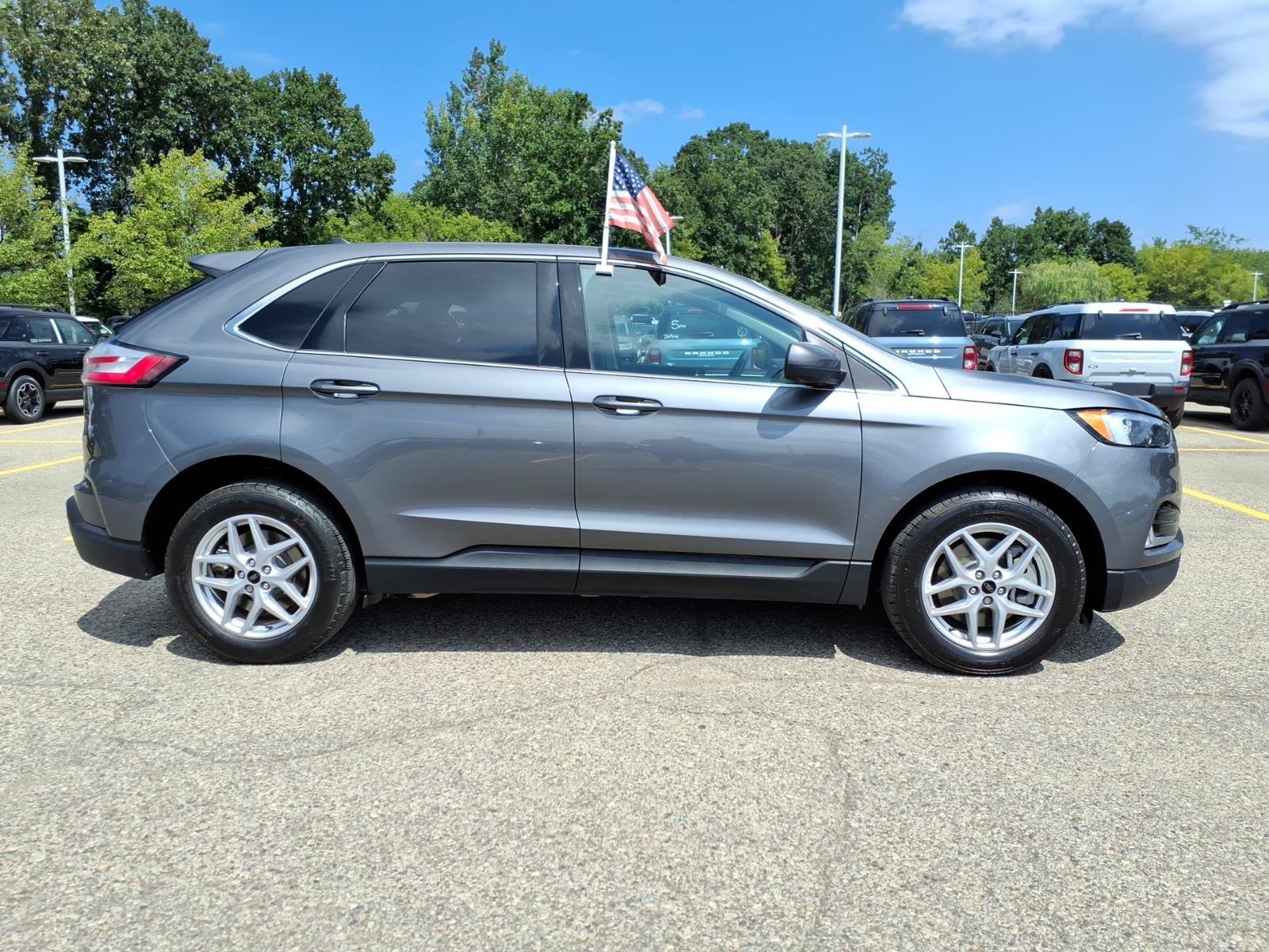 Certified 2024 Ford Edge SEL w/ Convenience Package AWD/4WD image 9