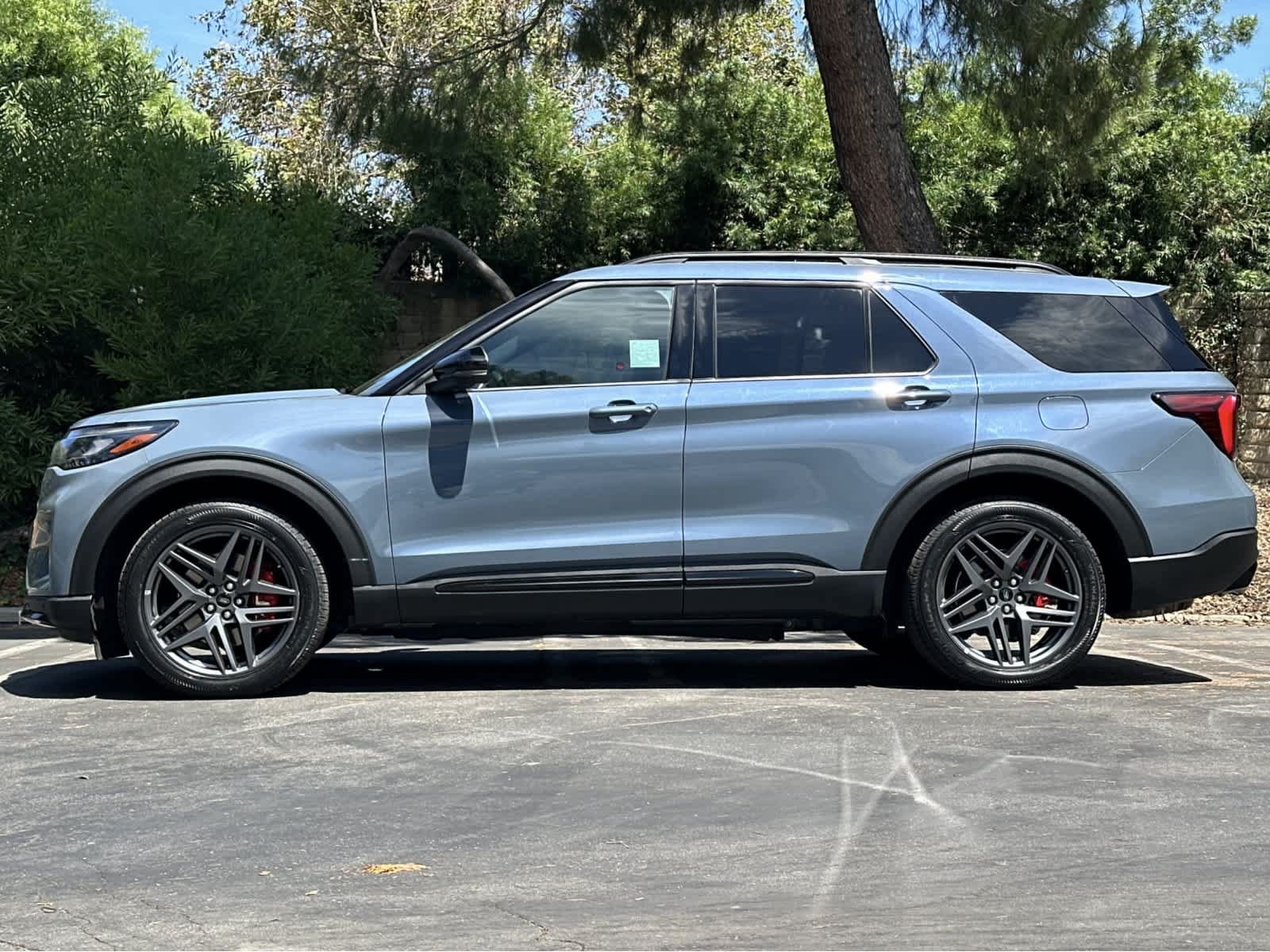 Certified 2025 Ford Explorer ST RWD image 5